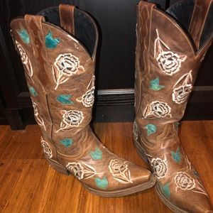Black star cowboy boots brown with roses size 6